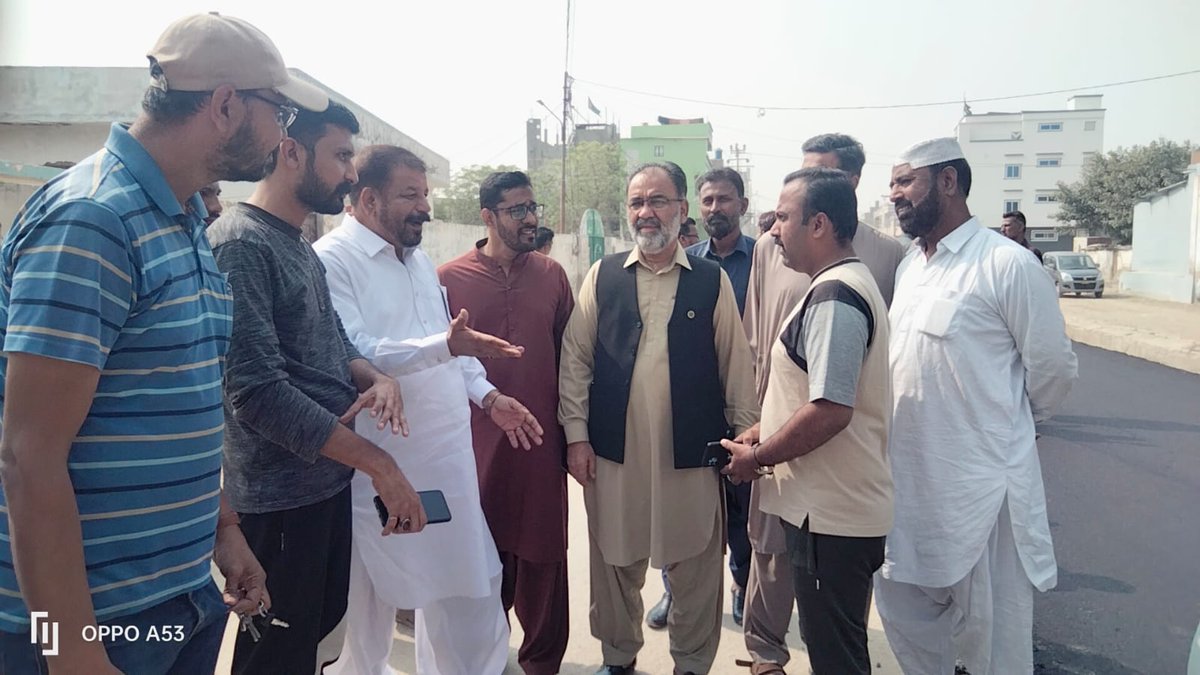 TmcModelColony's tweet photo. چیئرمین ٹی ایم سی ماڈل کالونی ظفراحمدخان کا ٹاؤن وائس چیئرمین فیصل باسط یوسی چیئرمین وسیم مرزا، عبدالمعیز وائس چیئرمین عبدالغفار عزیز سید صہیب بلال کونسلرز ودیگرکے ہمراہ کھوکھراپار تھانے سے کھوکھراپار ڈاکخانے تک نئے روڈ کی تعمیر کے کام کا معائنہ
#ZafarAhmedKhanji
#tmcmodelcolony https://t.co/AfsgIxWRUU