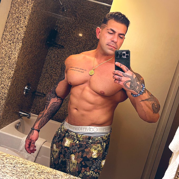 Who&rsquo;s in Vegas this weekend? https://t.co/b5IT3sCITX<a href="/tag/newprofilepic"class="tags"><span>#newprofilepic</span></a>