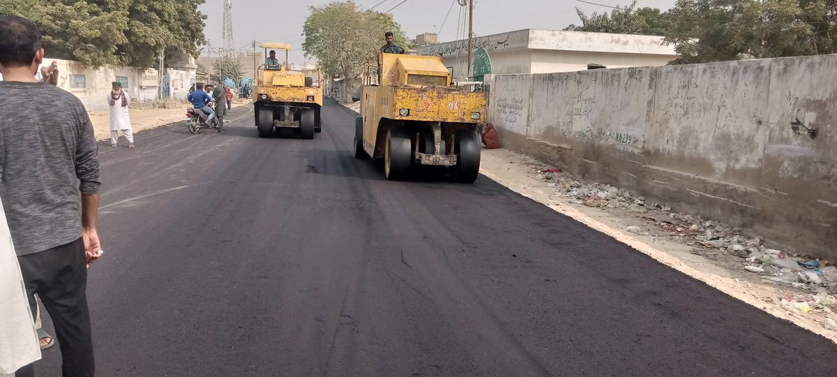 TmcModelColony's tweet photo. چیئرمین ٹی ایم سی ماڈل کالونی ظفراحمدخان کا ٹاؤن وائس چیئرمین فیصل باسط یوسی چیئرمین وسیم مرزا، عبدالمعیز وائس چیئرمین عبدالغفار عزیز سید صہیب بلال کونسلرز ودیگرکے ہمراہ کھوکھراپار تھانے سے کھوکھراپار ڈاکخانے تک نئے روڈ کی تعمیر کے کام کا معائنہ
#ZafarAhmedKhanji
#tmcmodelcolony https://t.co/AfsgIxWRUU
