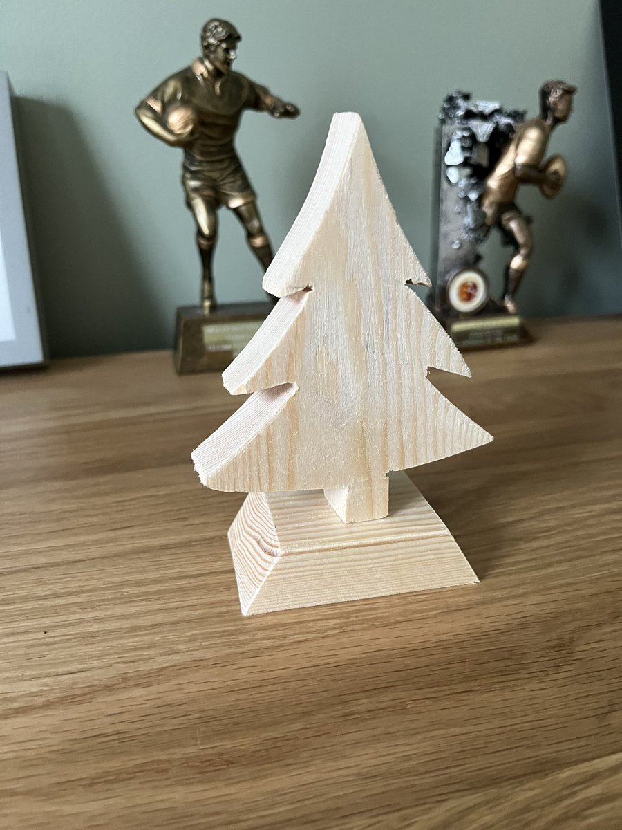 Seeder_Wood's tweet image. Tomas (age 9) making these Christmas trees for their Christmas stall @RhiwbinaE on 2nd Dec! #madeinwales #handmade #offcuts #sustainablegift #plasticfreechristmas