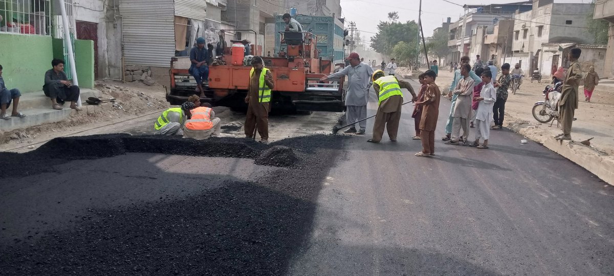 TmcModelColony's tweet photo. چیئرمین ٹی ایم سی ماڈل کالونی ظفراحمدخان کا ٹاؤن وائس چیئرمین فیصل باسط یوسی چیئرمین وسیم مرزا، عبدالمعیز وائس چیئرمین عبدالغفار عزیز سید صہیب بلال کونسلرز ودیگرکے ہمراہ کھوکھراپار تھانے سے کھوکھراپار ڈاکخانے تک نئے روڈ کی تعمیر کے کام کا معائنہ
#ZafarAhmedKhanji
#tmcmodelcolony https://t.co/AfsgIxWRUU