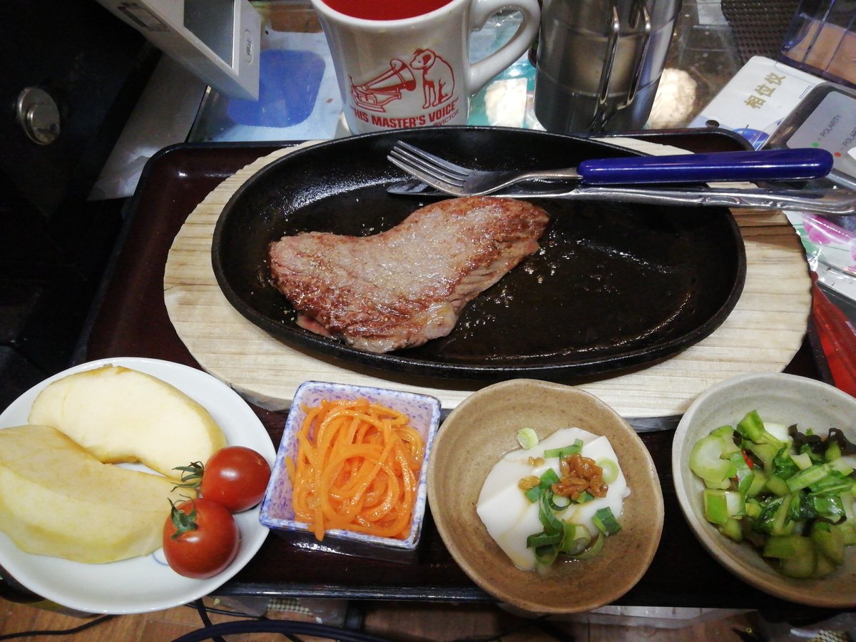 sinshusoba's tweet photo. いつぶりのステーキか？　農協のエーコープというスーパーでは輸入食材は基本売らないので、信州牛のヒレ。半額に引かれて。ステーキは調理簡単で外食は😅 https://t.co/ls4p46pYjn