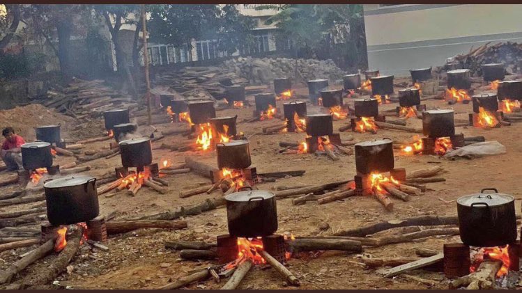 galtbro's tweet image. Ba @BokomoBotswana ba sena go mpha mamphemphe ame a motshelo. Mongwe le mongwe a eme ka ya gagwe pitsa ko Tswapong go dirilwe @The_Cookoff.😅😂🔥
#MotsheloWaBokomo
#CulinaryCampaigns