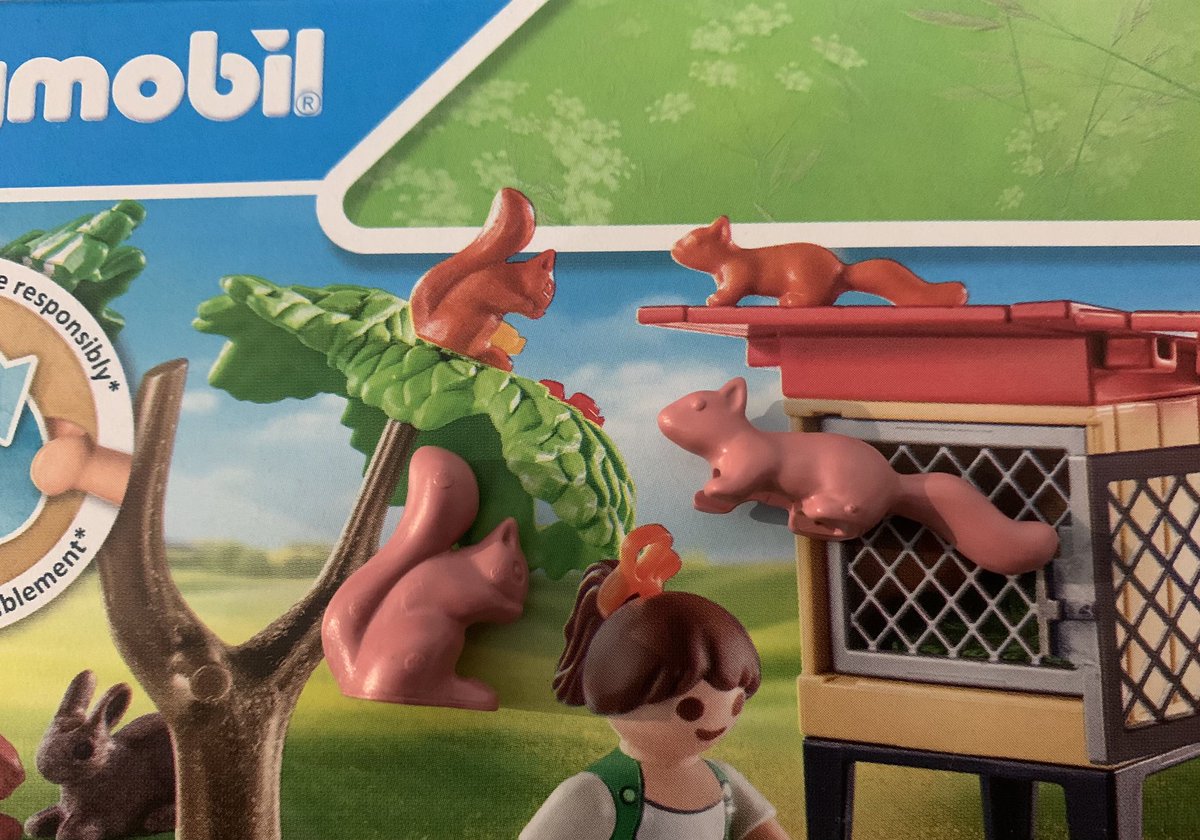 Hola, clickeros y clickeras. Que curioso caso el de estas ardillas de la referencia 71252. De la tonalidad anaranjada clásica, a una tonalidad es como un rojizo tirando a rosadito. Últimamente veo algunas que otras imprecisiones en #playmobil y en tampografías 🤦🏼‍♂️