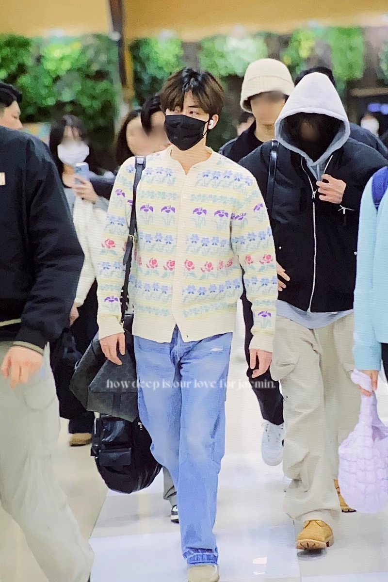𝘩𝘰𝘸 𝘥𝘦𝘦𝘱 𝘪𝘴 𝘰𝘶𝘳 𝘭𝘰𝘷𝘦. tweet media