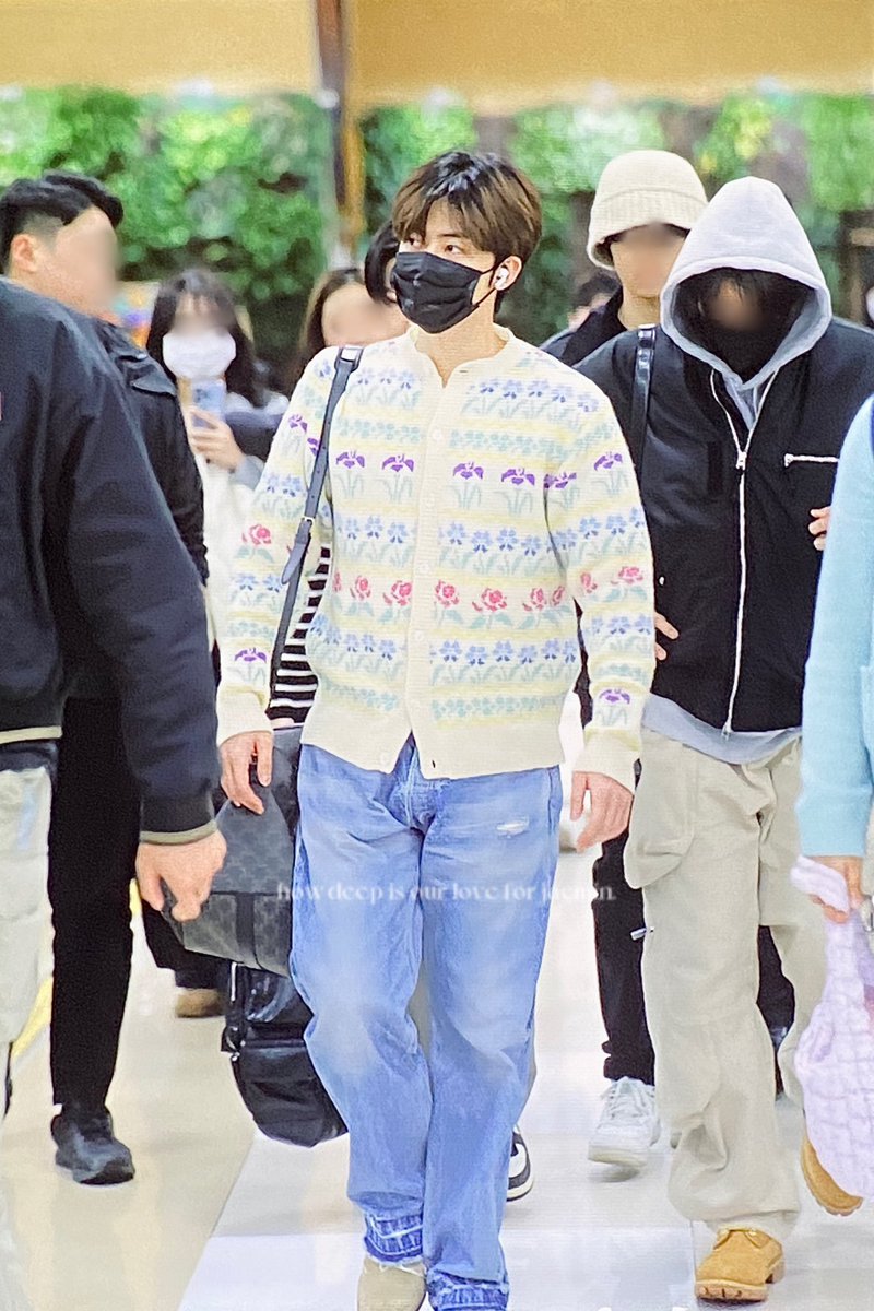 𝘩𝘰𝘸 𝘥𝘦𝘦𝘱 𝘪𝘴 𝘰𝘶𝘳 𝘭𝘰𝘷𝘦. tweet media