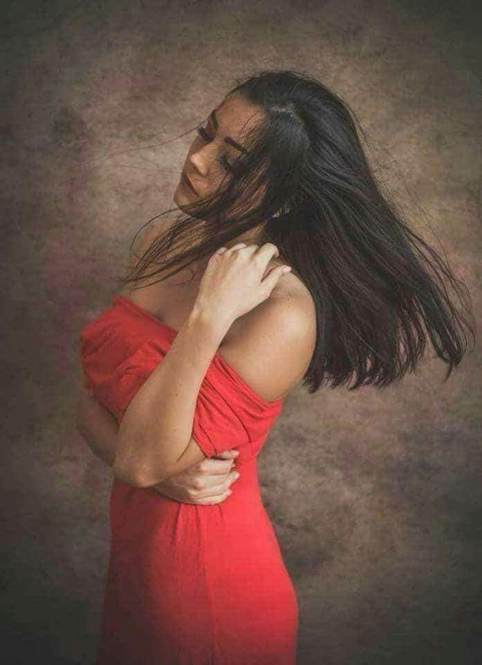 راح أكتب شعر مو عاشك اتكولون
                 هاي اهموم گلبي الطلعتهن
بطلت العشك زاعلته صار هواي
                بس طعنات منه الحصلتهن
باريت شكثر ربيت شو للغير 
              طلع بالريش تعبي وبطلتهن
مو هين تشوف ايروح للغير
            العليه اسنين عمرك ضيعتهن