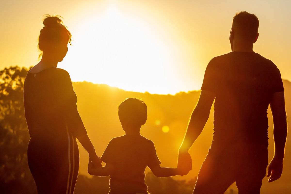 incirculo_'s tweet photo. Es bueno que aclaremos en #familia los requisitos para una buena convivencia

Y luego, decidiremos juntos si son realmente esenciales 

¿Esas exigencias son correctas o son solo un capricho? 

¿Qué es lo más importante sin lo cual nuestra familia no podría existir?

#FelizDomingo https://t.co/D2TBxIsQg1