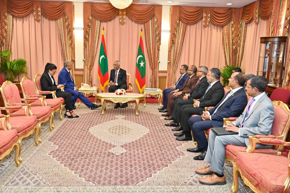 The Vice President of the Seychelles pays a courtesy call on the President
presidency.gov.mv/Press/Article/…