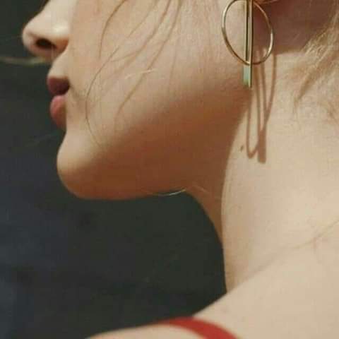 فـــــاهي الليــــل يمهــم حتـــى مــا بــي لـــون
و لا بــي طيـــف يــــــــرهم عالجفـــن رسمــــه

مـــــاصخ مستحــــاهم و آنـــه مالـــــح طيــــب
الـ يتــــبدّه ويـــه غيــــري بــــــروحي مـا ألمــّـه

بيهـــا عنــاد روحــي ويــه الهـــوى مــن يفــوت