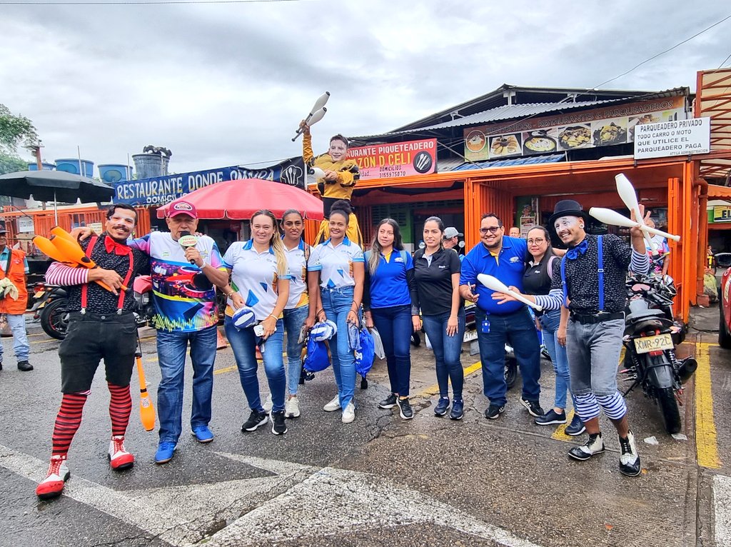 ESSAGrupoEPM's tweet photo. 💙 Feliz sábado. Hoy los saludamos desde la 📍plaza de mercado de El Poblado, en Girón, compartiendo la mejor energía de nuestro  #CreditoSomos, que trae premios y muchos beneficios para nuestros clientes.  

Si aún no tienes tu tarjeta, pídela al 607 652 88 88. https://t.co/Th9po6glBI