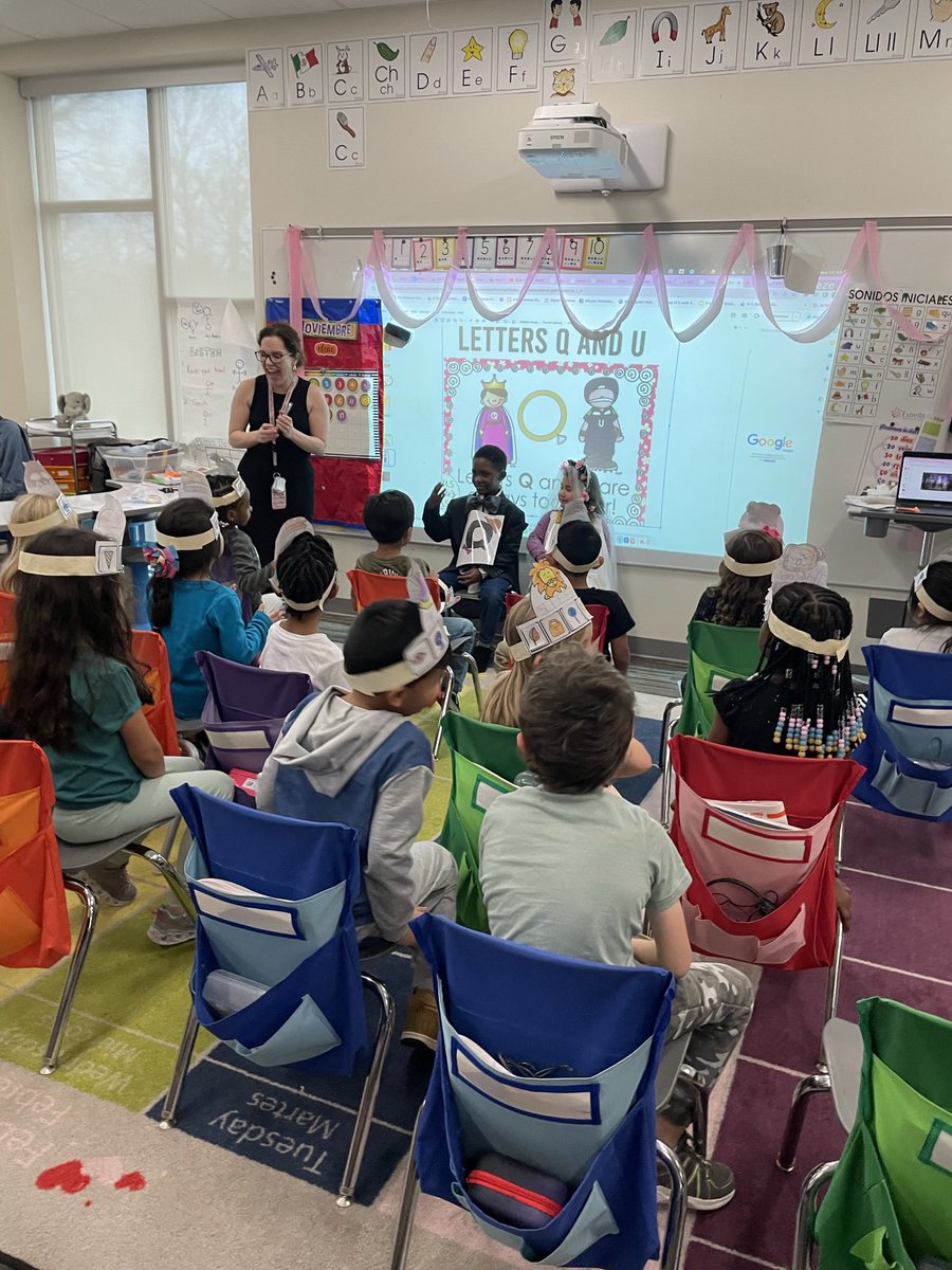 JenZ_Atkinson's tweet photo. Kindergarten students at @WillowLakeElem celebrated learning all the letters over the last 12 weeks with a phonemic awareness wedding of the letters Q &amp; U. Q will always need U in words, but U can be independent. ❤️@msdwtTandL #whyWT https://t.co/opVW6yETxK