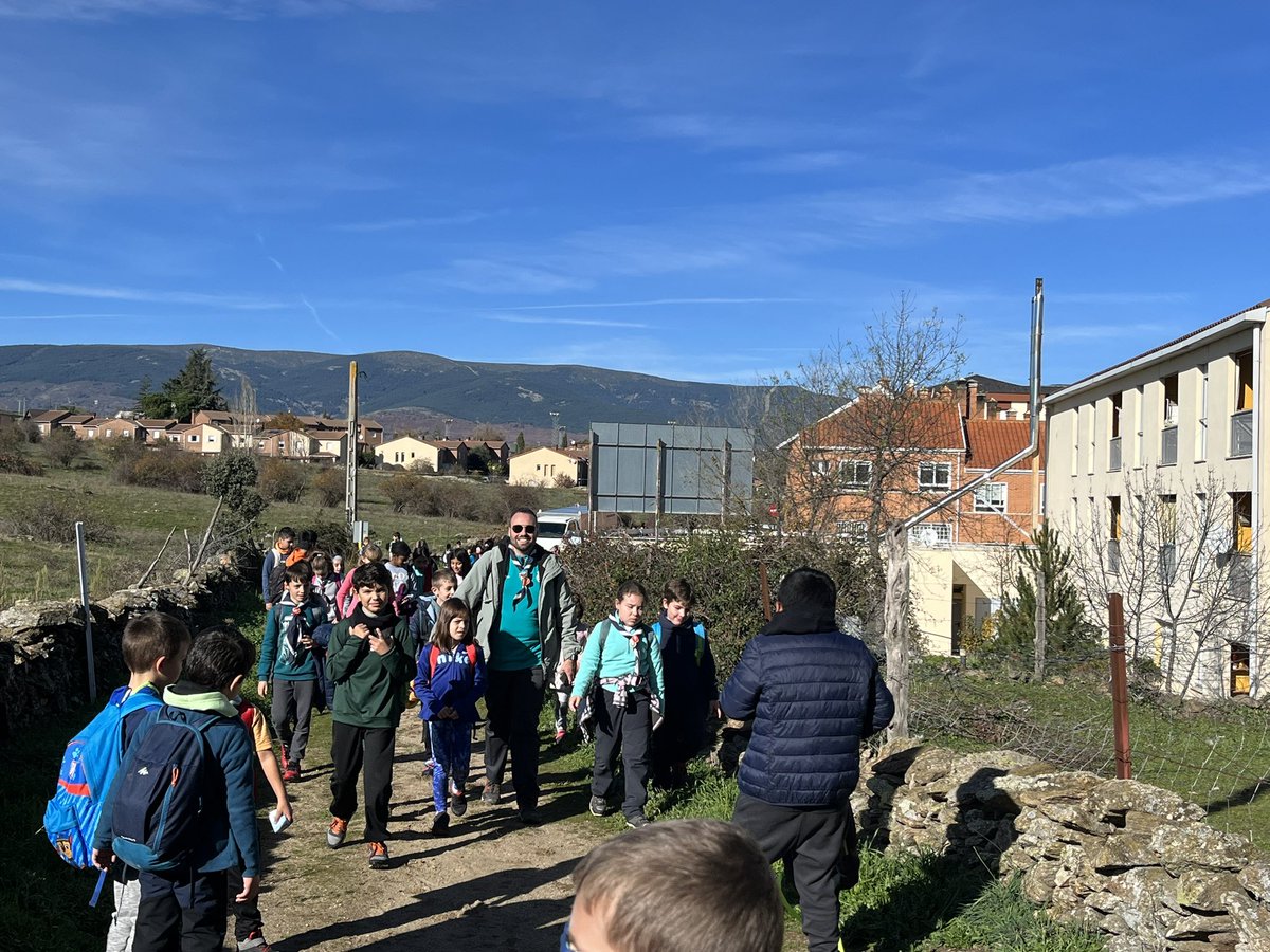 Comenzamos nuestra ruta en el pueblo de #BuitragodelLozoya un día estupendo para disfrutar de la Naturaleza @NAZARETSANBLAS @nazaretoporto