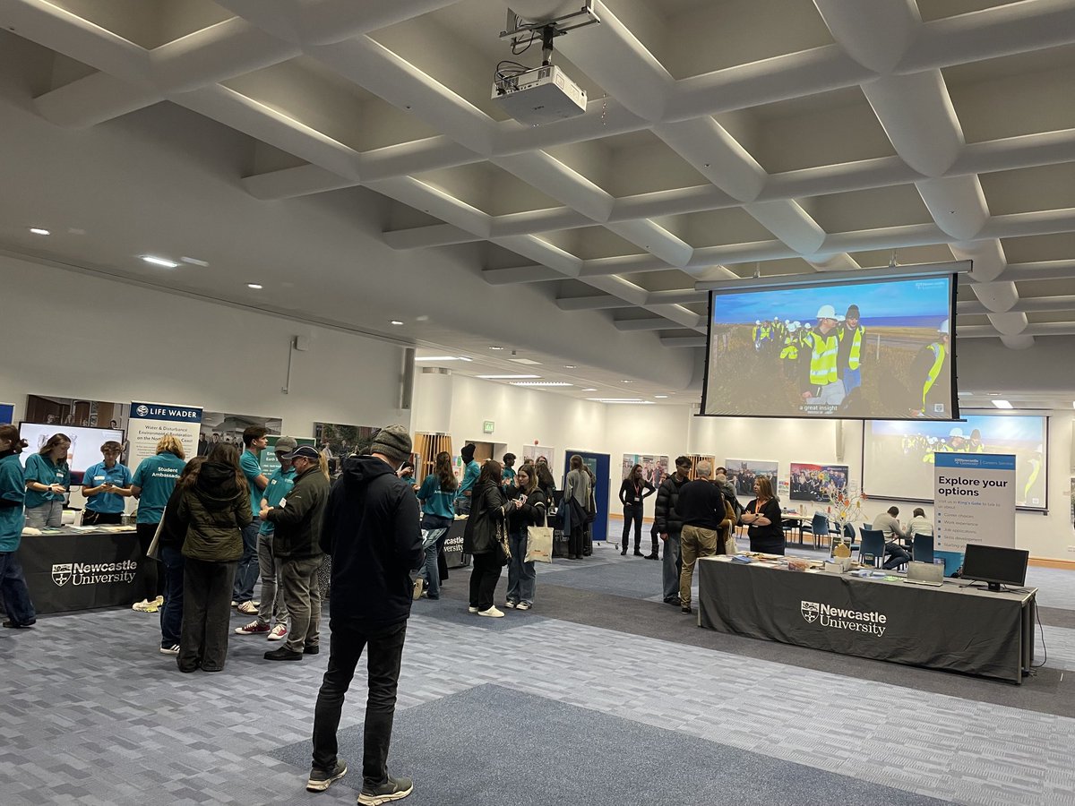 Pippa_J_Moore's tweet image. A great atmosphere ⁦@ScienceNCL⁩ open day. Come along to the Lindisfarne Building to look at the range of sciences we have on offer and speak to our great student ambassadors about our degree programmes #WeAreNCL