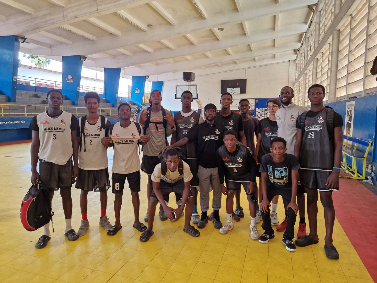 Souleymane Camara Coach KOBE à Las Palmas 🇪🇸 pour stage chez <a href="/GranCanariaCB/">Dreamland Gran Canaria</a>. Et il a visité <a href="/Casaafrica/">Casa África</a>! 
Avec son équipe
m.facebook.com/people/Black-M… grand travail promotion jeunes basketteurs 🇬🇳. Plusieurs Black-Mamba dans équipe 🇬🇳 champion #FIBAU16Africa en juillet
<a href="/fgbb_officiel/">Fédération Guinéenne de Basketball</a>