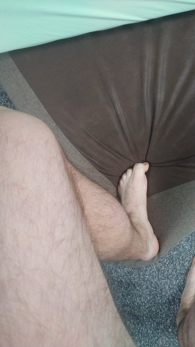 germanmaster966's tweet photo. Du siehst meine Macht. Gib dich hin und unterwerfe dich deiner Gewalt. Trau dich zu reagieren. #socks #feet #master #cashmaster #domination #hingabe https://t.co/C1oA33B9bh