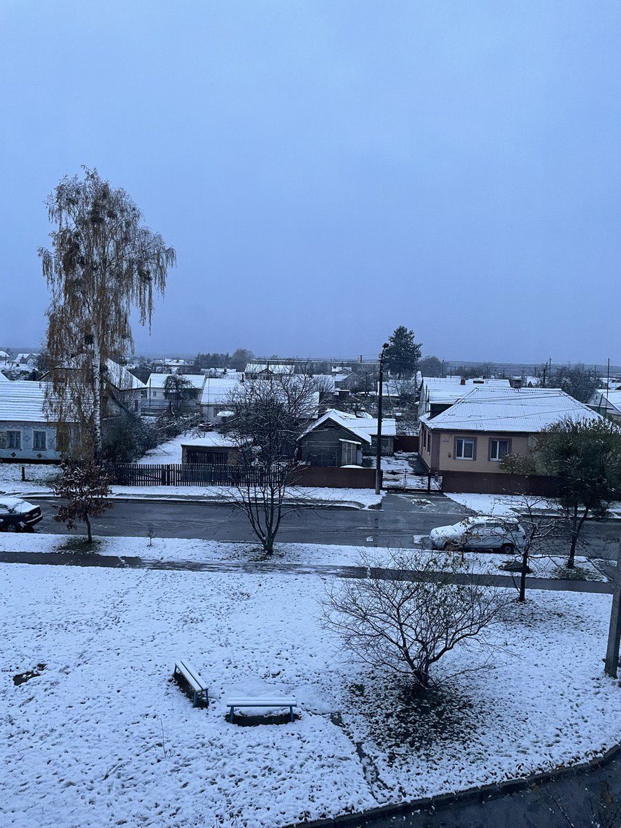 strategywoman's tweet photo. 12:34 pm in #Kyiv
Mom sent me the picture.
Some of you might recognize this view.
The first snow is in my hometown.
I plan to go there for Christmas holidays. https://t.co/T3gqzHDPvb