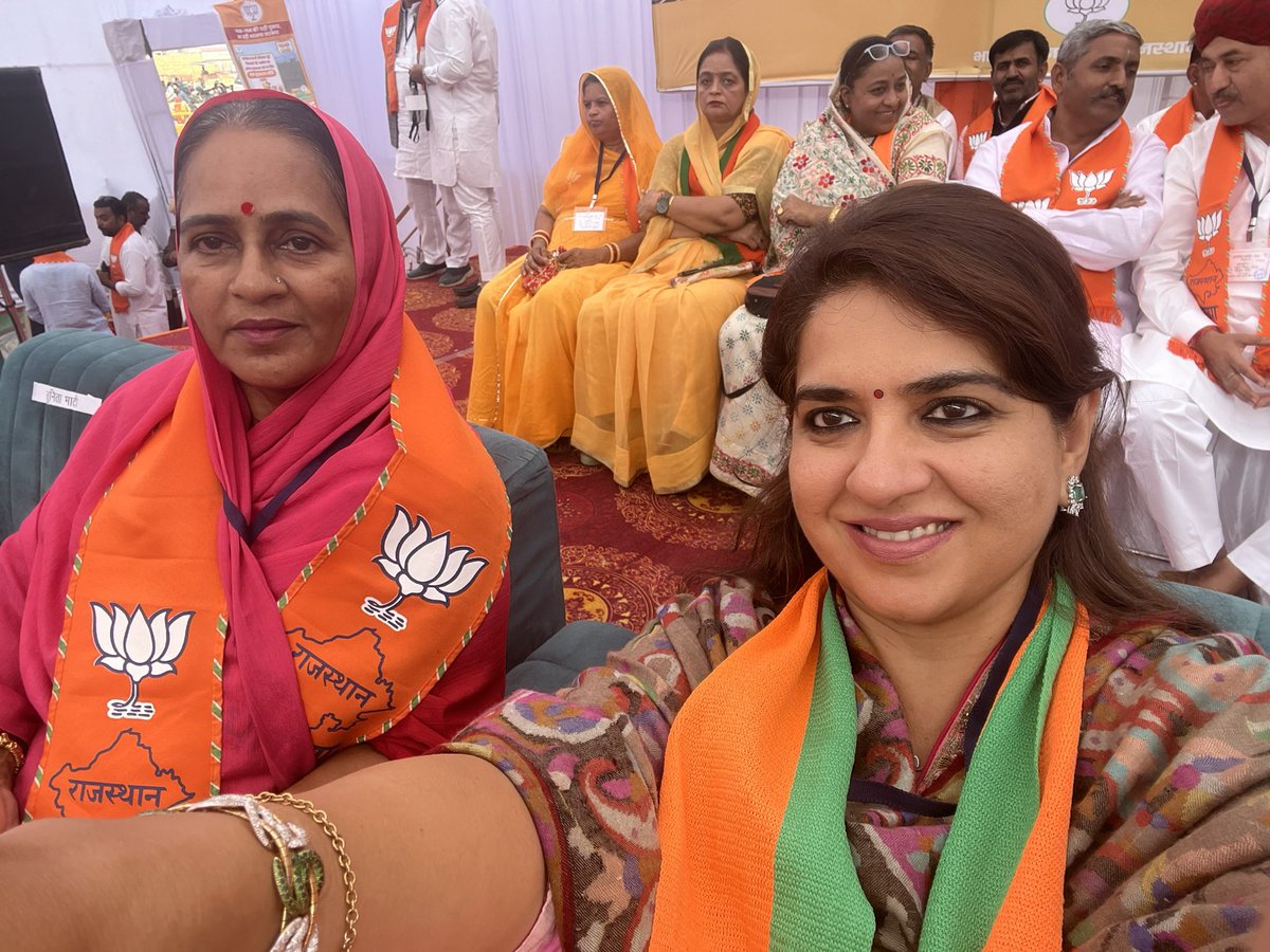 ShainaNC's tweet photo. Election fever. Campaigning for #Chottu singh ji in Jaisalmer #RajasthanElections2023 highlights of all the schemes of @PMOIndia @narendramodi @AmitShah @JPNadda @VasundharaBJP @gssjodhpur @KumariDiya @ArunSinghbjp #Rajasthan https://t.co/J45LKdx964