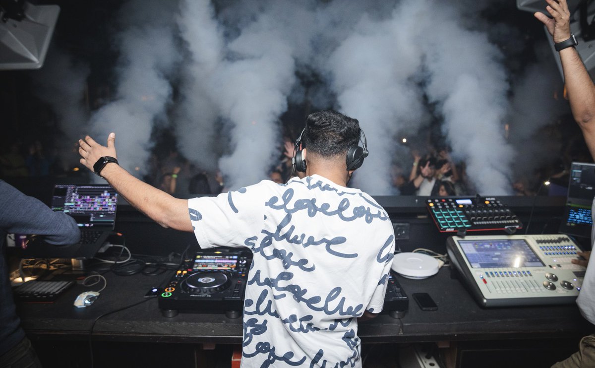 djsahilnrg's tweet photo. Vibes too high ⚡
#djsahilnrg
@hammerzznightclub
📸: @_melchy_p.h.y
#nightout #nightlife #dj #djlife #djsahil #club #luxury #luxurylifestyle #liesure #party #goanightlife #lifestyle #music #partytime #groove #goa #comercial #comercialmusic #housemusic #clubbing #weekend https://t.co/OWniJuHPlt
