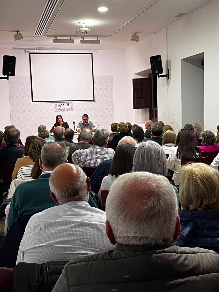 procontraste's tweet photo. Momentos de la conferencia de la Profesora Aída Míguez de @unizar relacionando el impacto de Sócrates en la obra de Aristófanes #SemanaDeLaFilosofiaUCO https://t.co/kNqmKEuq29