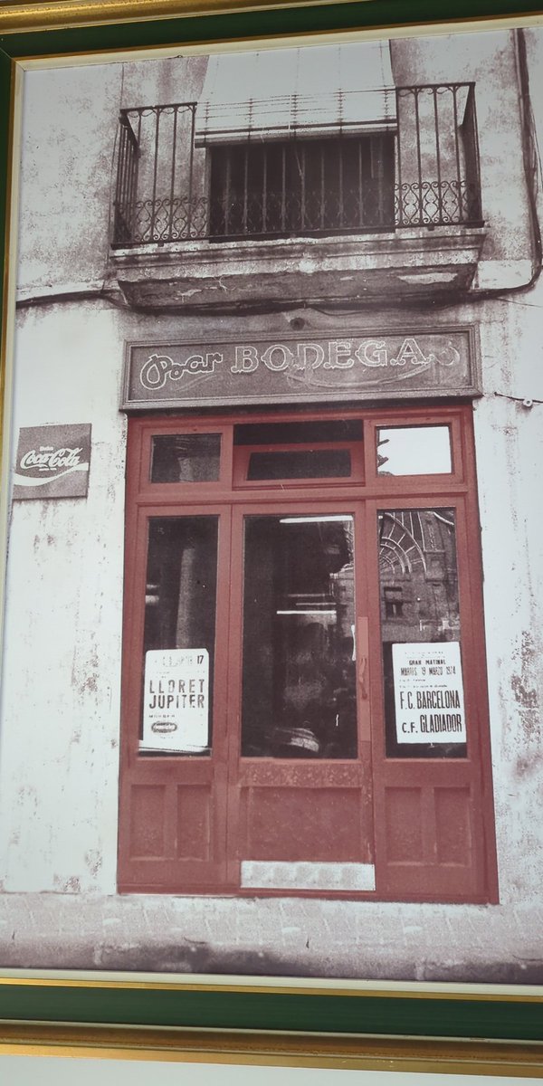 Nel_Olle's tweet photo. Avui, reneix "El Sabre de Plata" transmutat en la copisteria "La Peiper" @lapeiper, al #Poblenou  
De la ma de cantaires del @cmcpoblenou es tornaran a sentir les cançons d'Anselm Clavé. 
Esperem que  Mònica i la Vane tinguin molta sort en aquest nou emplaçament del seu projecte. https://t.co/mqd5TVJNYF