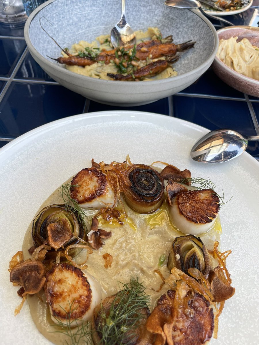 MissIgraine's tweet image. #Linner earlier today at Barangaroo. I was very excited until I realised there are only 4 scallops on the plate 🙄😂 - that's a main serving btw...