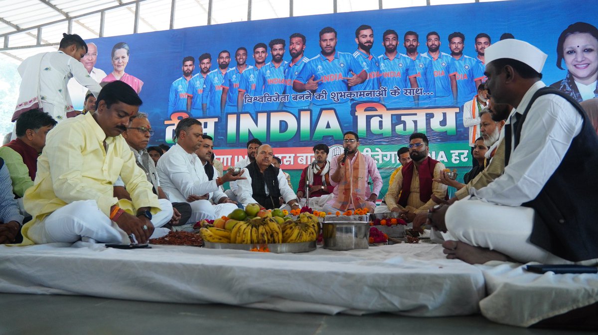 VKSingh_Amethi's tweet photo. उत्तर प्रदेश कॉंग्रेस मुख्यालय में प्रदेश अध्यक्ष श्री @kashikirai जी के साथ तमाम कांग्रेस जनों ने महायज्ञ में आहुति देते हुए की टीम #INDIA के जीत के पूजा अर्चना किया।

@DeepakSinghINC 
#WorldCup2023 https://t.co/ON1Cp0XMjT
