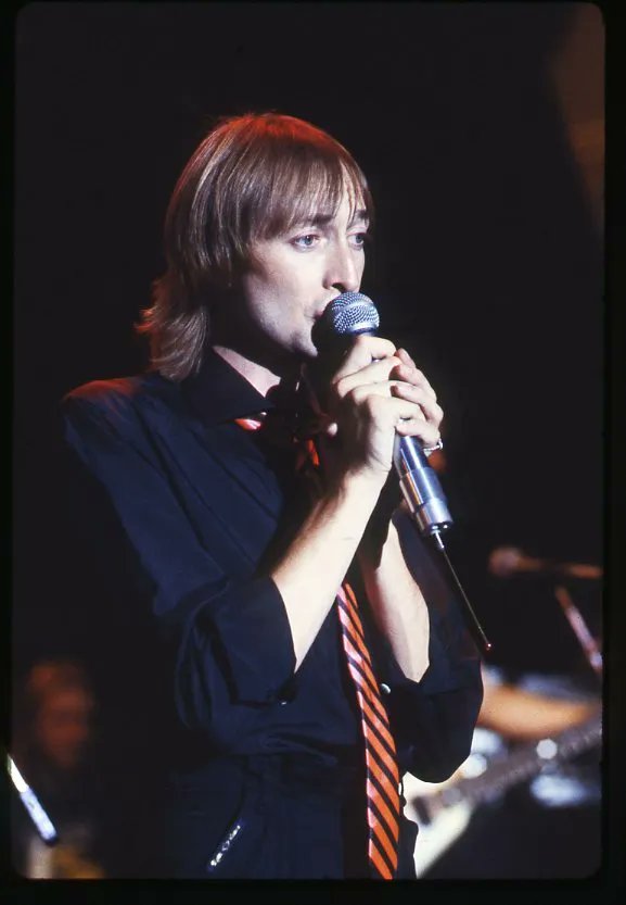 elsotaescala's tweet image. #bersions
549.- #TheCoalPorters "Hot Child in the City" -1992- (#NickGilder, #JamesMcCulloch) #NickGilder -1978-
youtu.be/MdNwPzYfWnc