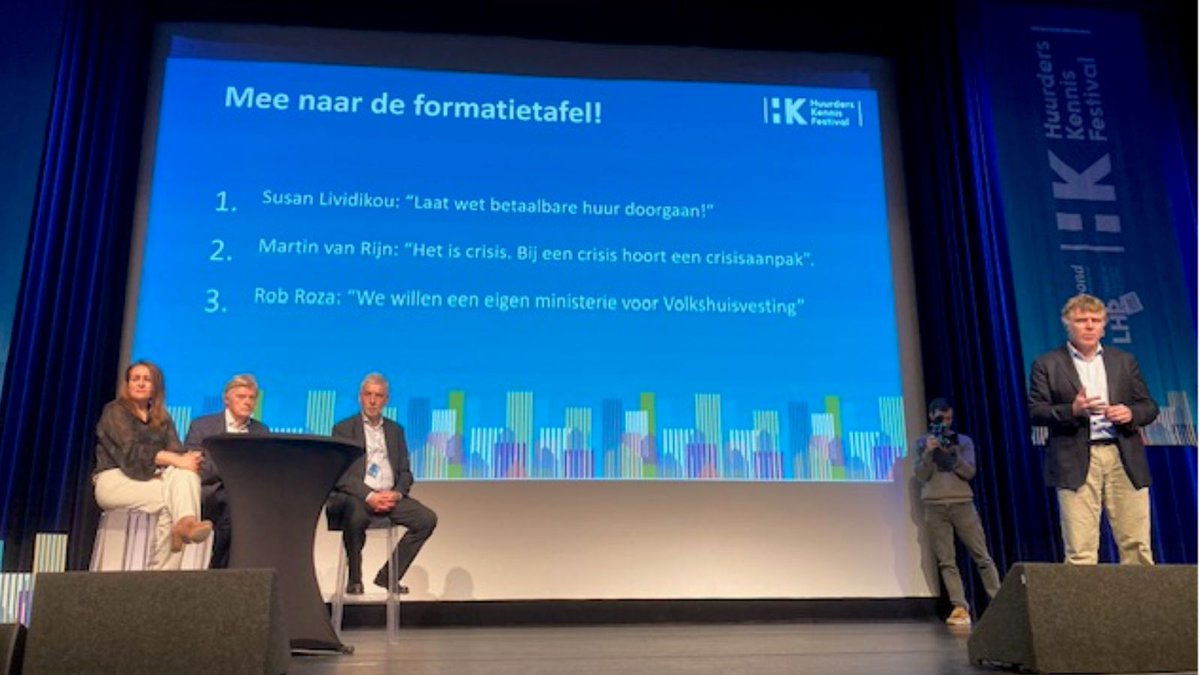 Aedes.nl (@aedesnet) on Twitter photo 'Een crisis, zoals de huidige wooncrisis, vereist een crisisaanpak. En daar moet een volgend kabinet meer naar handelen', stelt Martin van Rijn bij opening van het #huurdersfestival in Ede vandaag.
<a href="/mjrijn/">Martin van Rijn</a> <a href="/Woonbond/">Woonbond</a> <a href="/ZenoWinkels/">Zeno Winkels</a> 'Een crisis, zoals de huidige wooncrisis, vereist een crisisaanpak. En daar moet een volgend kabinet meer naar handelen', stelt Martin van Rijn bij opening van het #huurdersfestival in Ede vandaag.
<a href="/mjrijn/">Martin van Rijn</a> <a href="/Woonbond/">Woonbond</a> <a href="/ZenoWinkels/">Zeno Winkels</a>