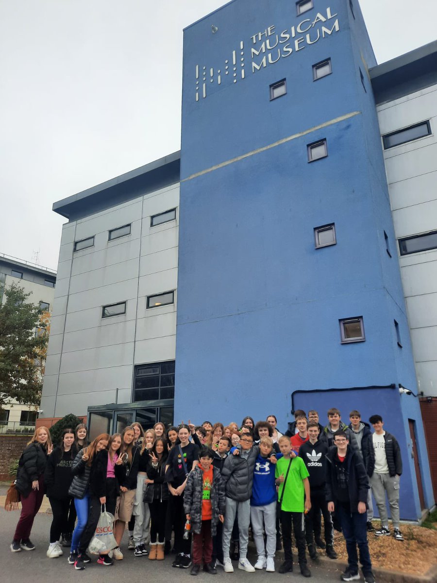 FLHSMusic tweet media