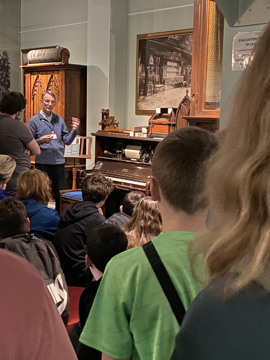 FLHSMusic tweet media