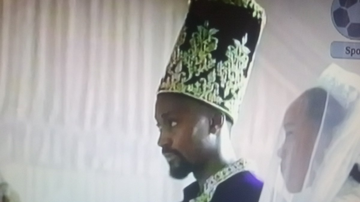 ElizabethN89062's tweet photo. Our Kyabazinga is worried instead of being happy #busogaroyalwedding #Busogaroyalwedding https://t.co/AVvyIufNi4