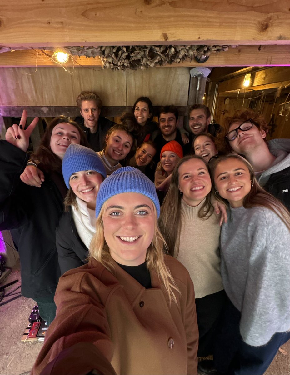 stubru's tweet photo. 11.30 — Wakker worden met een optreden van @KidsWithBuns = garantie voor een perfecte dag. 🥰 https://t.co/XmGxn66kcA