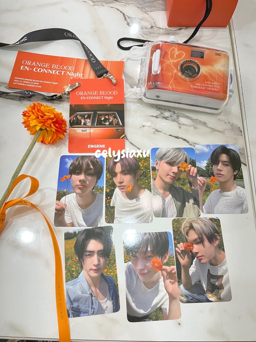 celysiaxu's tweet photo. PREVIEW ENHYPEN ORANGE BLOOD PROMOTION EN- CONNECT NIGHT Gift 역조공

Film canera
Photocard set
Orange flower 💕😆

우리 엔하이픈🥺 고마웡💕🧡
#enhypen #sunghoom #jay #heeseung #jake #jungwon #sunoo #jay https://t.co/SXLSj356y8