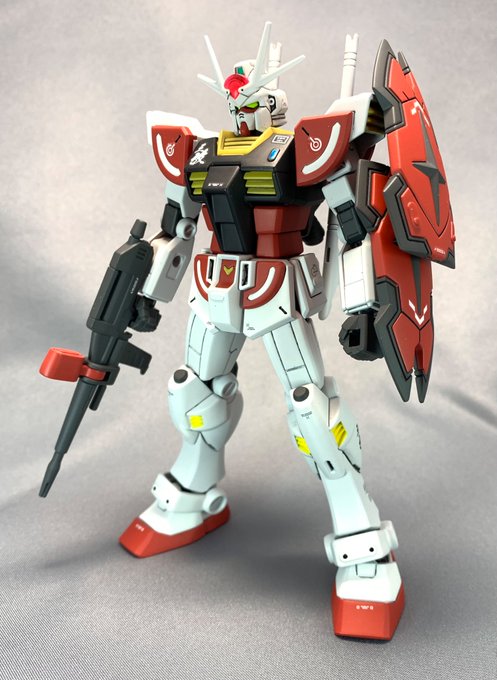 少しずつ作ってたラーガンダム全塗装完成。キットを2つ使って三型改にしてみました。2枚重ねのシールドは分解して両手に装備することも可能です。
#ラーガンダム 