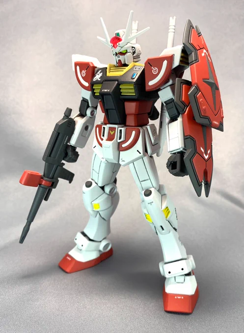 少しずつ作ってたラーガンダム全塗装完成。キットを2つ使って三型改にしてみました。2枚重ねのシールドは分解して両手に装備することも可能です。#ラーガンダム 