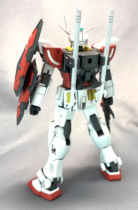 少しずつ作ってたラーガンダム全塗装完成。キットを2つ使って三型改にしてみました。2枚重ねのシールドは分解して両手に装備することも可能です。#ラーガンダム 