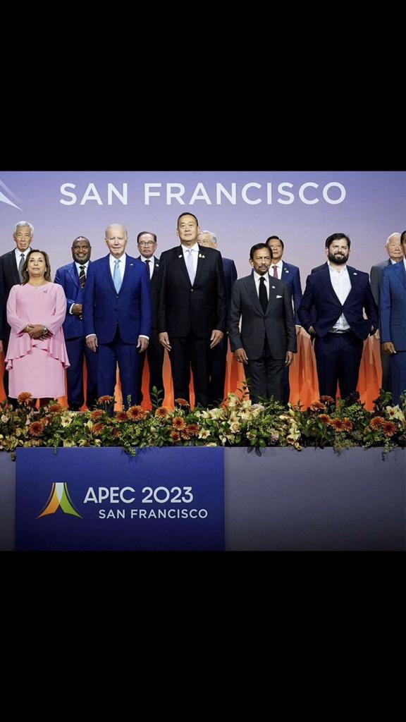 La elegancia de nuestro presidente es destacable en la APEC.
#BoricVerguenzaInternacional