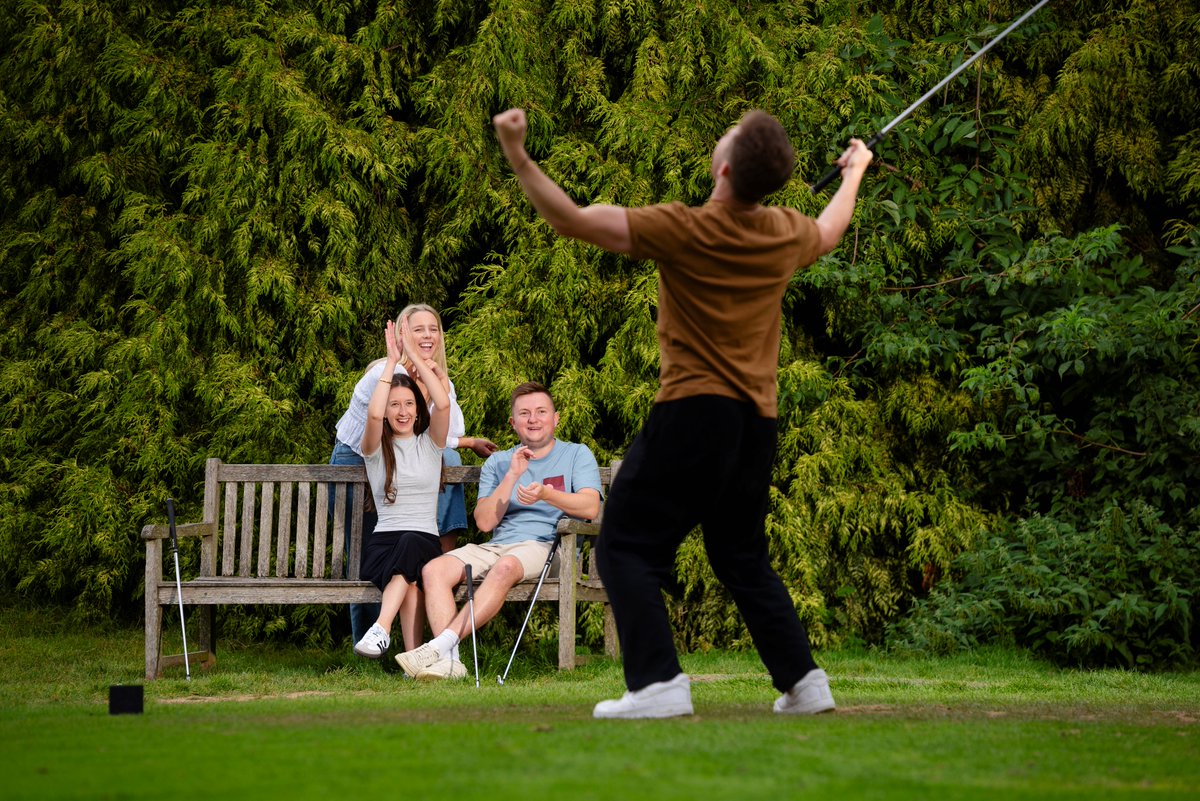 🤝 Keep in touch with your friends this winter! Did you know golf enhances social connections? Stay connected with your mates by heading to your local club and enjoy catching up over a game of golf on the course, on the range, pitch & putt or even mini-golf! ⛳ #GetintoGolf