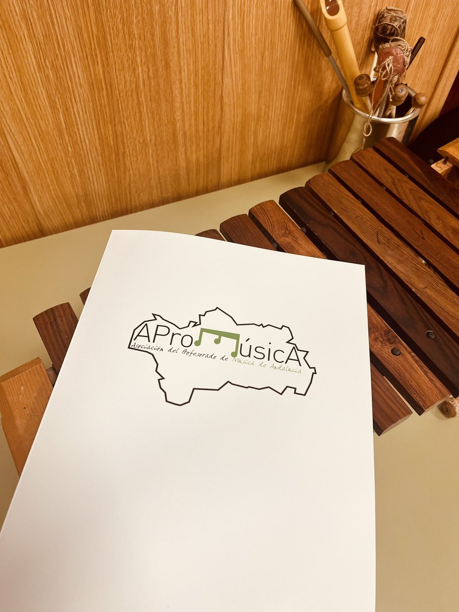 Mañana de formación con <a href="/AProMusicA_AND/">AProMúsicA_Andalucía</a> en Granada, Didáctica del Flamenco, a la que se suma el <a href="/iesvillavieja/">iesvillavieja</a> 💃🏻💃🏻día intenso con mucho arte.