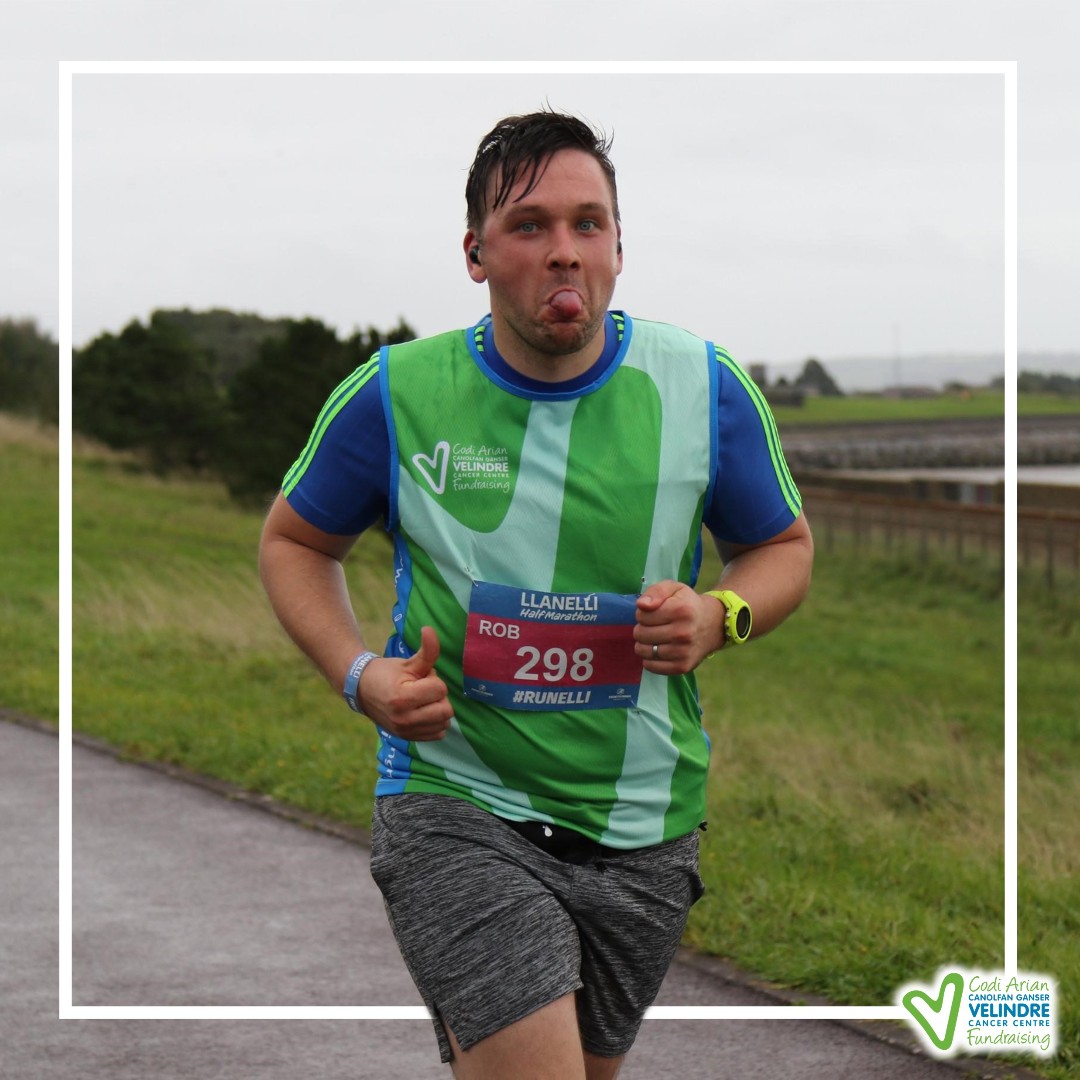 “I decided to run in aid of Velindre because of the excellent treatment and care they provided to my Nan after she was diagnosed with cancer. She spoke so highly of the staff and the facilities. Thank you for all your efforts, Rob 💚🙌