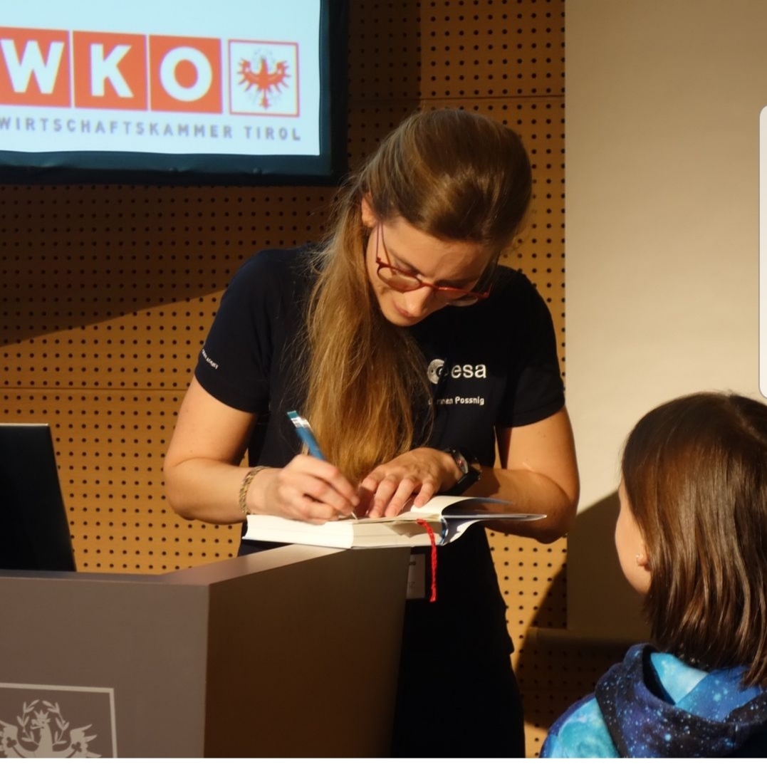 ESAastro_Carmen's tweet image. Mein Vortragsmarathon der letzten Wochen: von Linz über Lienz nach Eisenstadt - und überall sind Menschen aller Altergruppen begeistert von Weltraum, Wissenschaft und Antarktis!

Fotos: @ArsElectronica + Esero Austria, MINT Festival Lienz