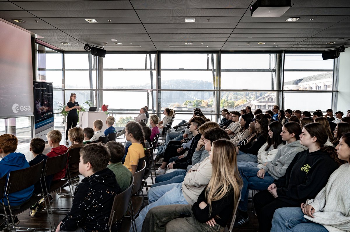 ESAastro_Carmen's tweet image. Mein Vortragsmarathon der letzten Wochen: von Linz über Lienz nach Eisenstadt - und überall sind Menschen aller Altergruppen begeistert von Weltraum, Wissenschaft und Antarktis!

Fotos: @ArsElectronica + Esero Austria, MINT Festival Lienz