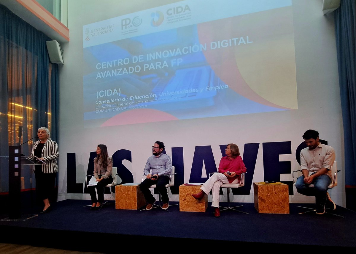 Ponencia de CIDA sobre Simuladores.
#VRDayValencia con AVRE. 
<a href="/GVAeducacio/">GVA Educació</a> @CIDA