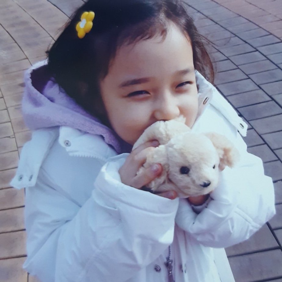 rita_std's tweet photo. ลูกสาวค่ะ น้องติดตุ๊กตาหมามาก ไปไหนต้องเอาไปด้วยตลอด ถ้าไม่มีให้กอดจะงอแงไม่ยอมกินข้าว https://t.co/GOhoVk0dLp