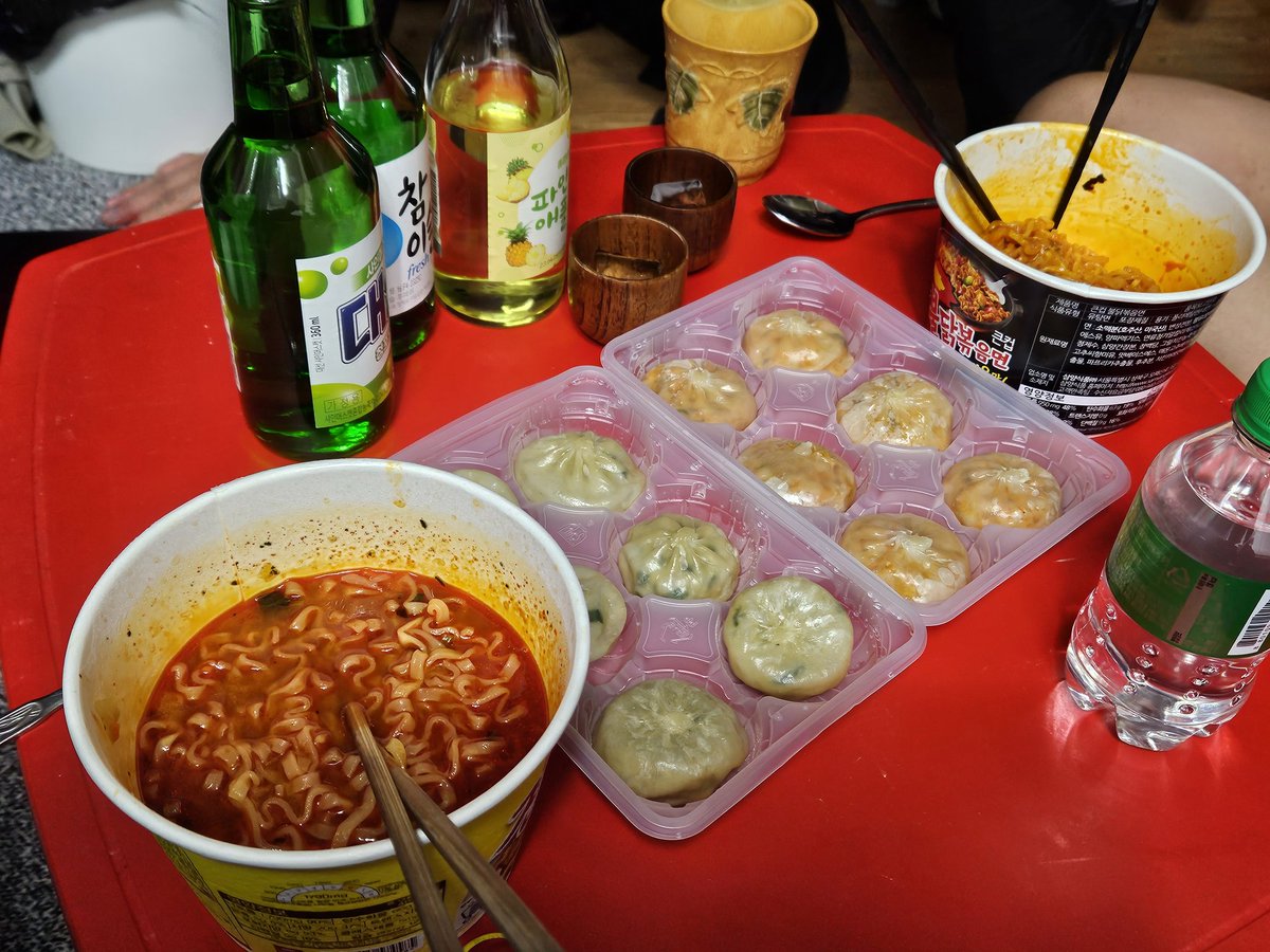 hyo_eun_04's tweet photo. 칭구집에서 올만에 술 마셧당!ㅎ
근데 지금 친구 컨디션 안 좋아서 나 못 놀아주는 바람에 되게 심심해..8ㅅ8 https://t.co/KgbcazrCde