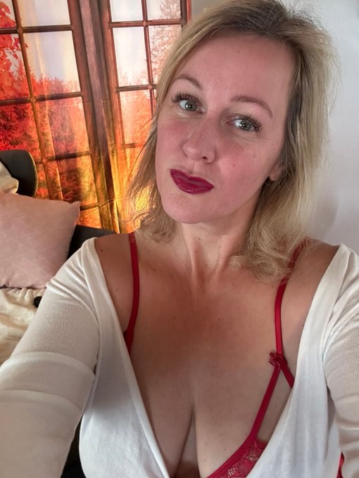 You enjoy mature milfs? Visit me at onlyfans and tell me what do you like mostley https://t.co/sCuWia5StS<a href="/tag/stockings"class="tags"><span>#stockings</span></a><a href="/tag/bbw"class="tags"><span>#bbw</span></a><a href="/tag/chubby"class="tags"><span>#chubby</span></a><a href="/tag/milf"class="tags"><span>#milf</span></a><a href="/tag/nylons"class="tags"><span>#nylons</span></a><a href="/tag/mature"class="tags"><span>#mature</span></a>