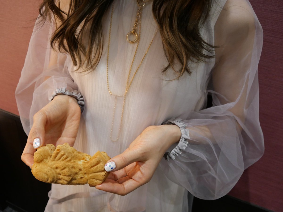 Aimer_and_staff's tweet photo. 今日はむっちゃん万十を
食べたんやけど
ばり美味しかったし
ライブも最高やったばい。
好いとうよ福岡☺️

ありがとう! https://t.co/MO64sQS2gj