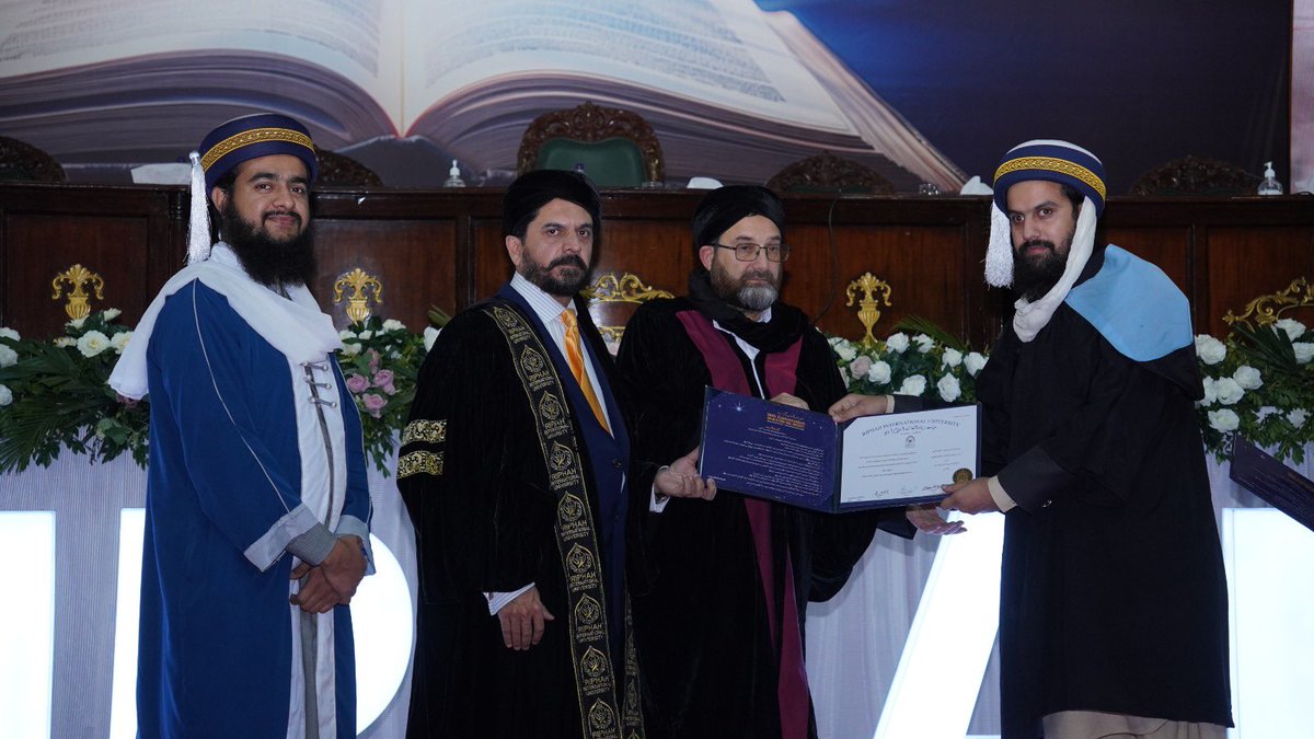 yousafhamdani68's tweet photo. RIPHAH INTERNATIONAL UNIVERSITY 
#Convocation23 https://t.co/RRKrXe6fwf
