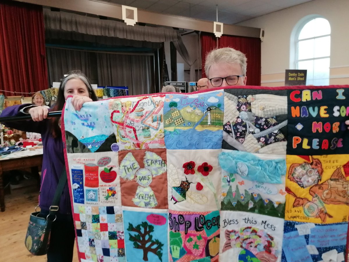 Beautiful sustainability community quilt made by @ThreadsSurvival @WovenInKirklees  on display at our #unitedforwarmhomes stall at skelmanthorpe methodist church eco-fest. Come & say hello 10am to 3pm today!